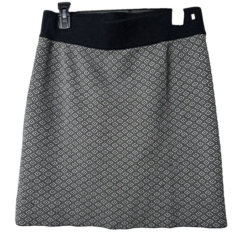 NEVE M Skirt Above Knee 100% Merino Wool Outdoors EUC Knit Pull On A57
